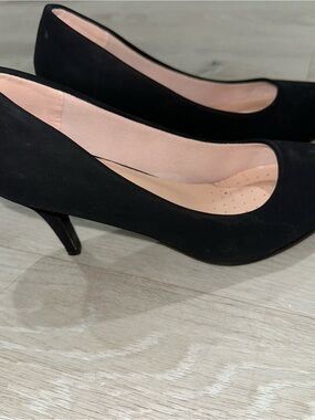 Seychelles Black Suede Mid Heel Pumps